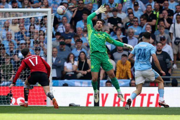 开云官方网站-足总杯决赛爆冷输曼联，球员失误瓜帅失策曼城失冠