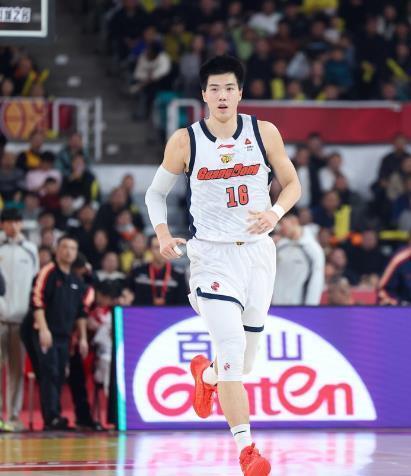 排队道歉！广东新援用表现回应质疑 5分钟砍10+8太强悍