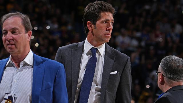 开云官方网站-28号签在手 交易or自用？勇士这次会如何选择？